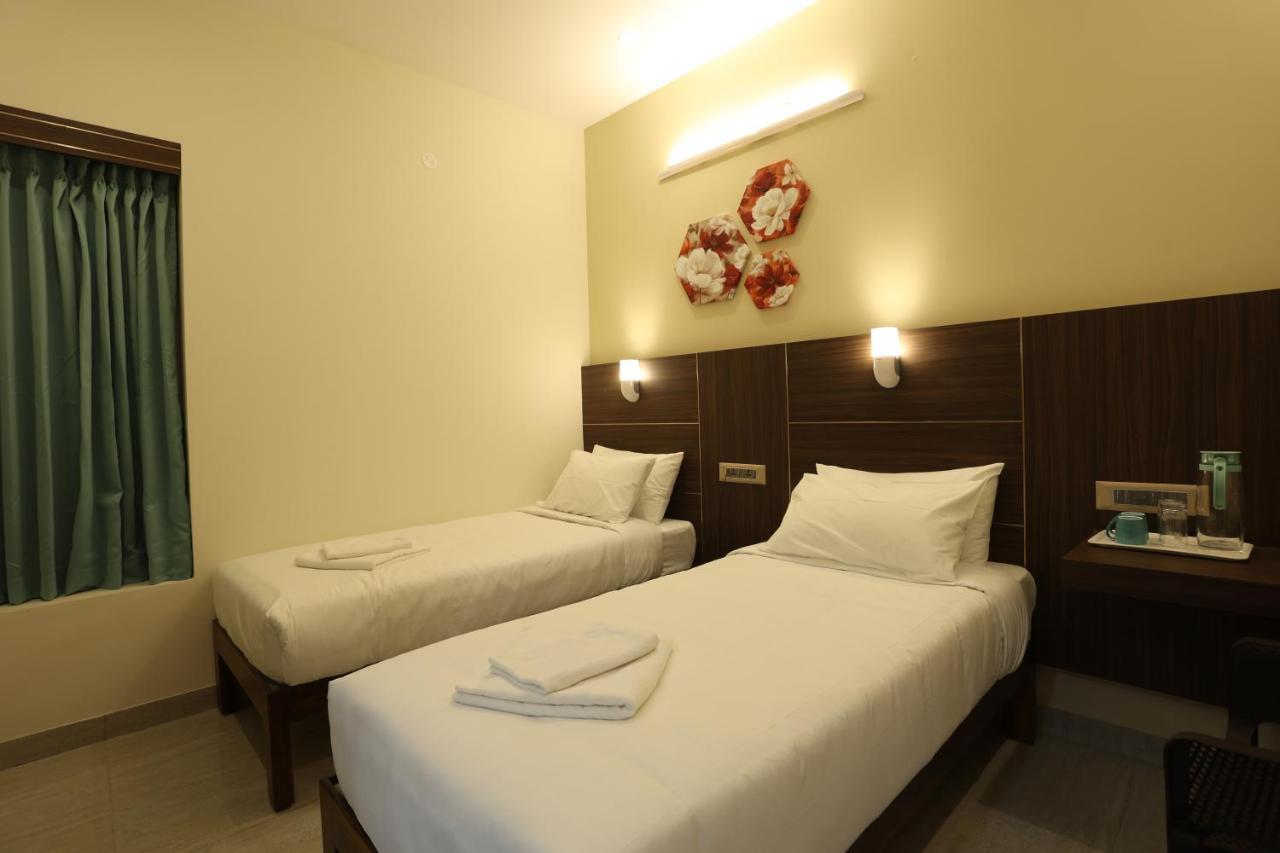 Minas Manor Hotell Tiruchirappalli Exteriör bild