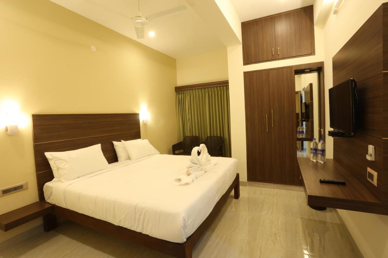Minas Manor Hotell Tiruchirappalli Exteriör bild