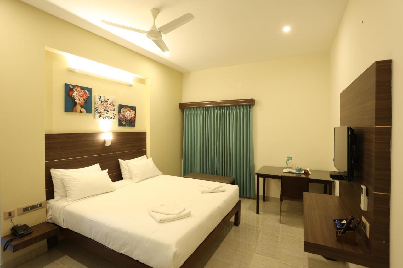 Minas Manor Hotell Tiruchirappalli Exteriör bild