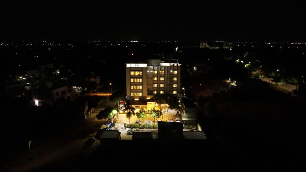 Minas Manor Hotell Tiruchirappalli Exteriör bild
