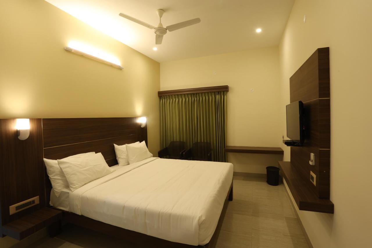 Minas Manor Hotell Tiruchirappalli Exteriör bild