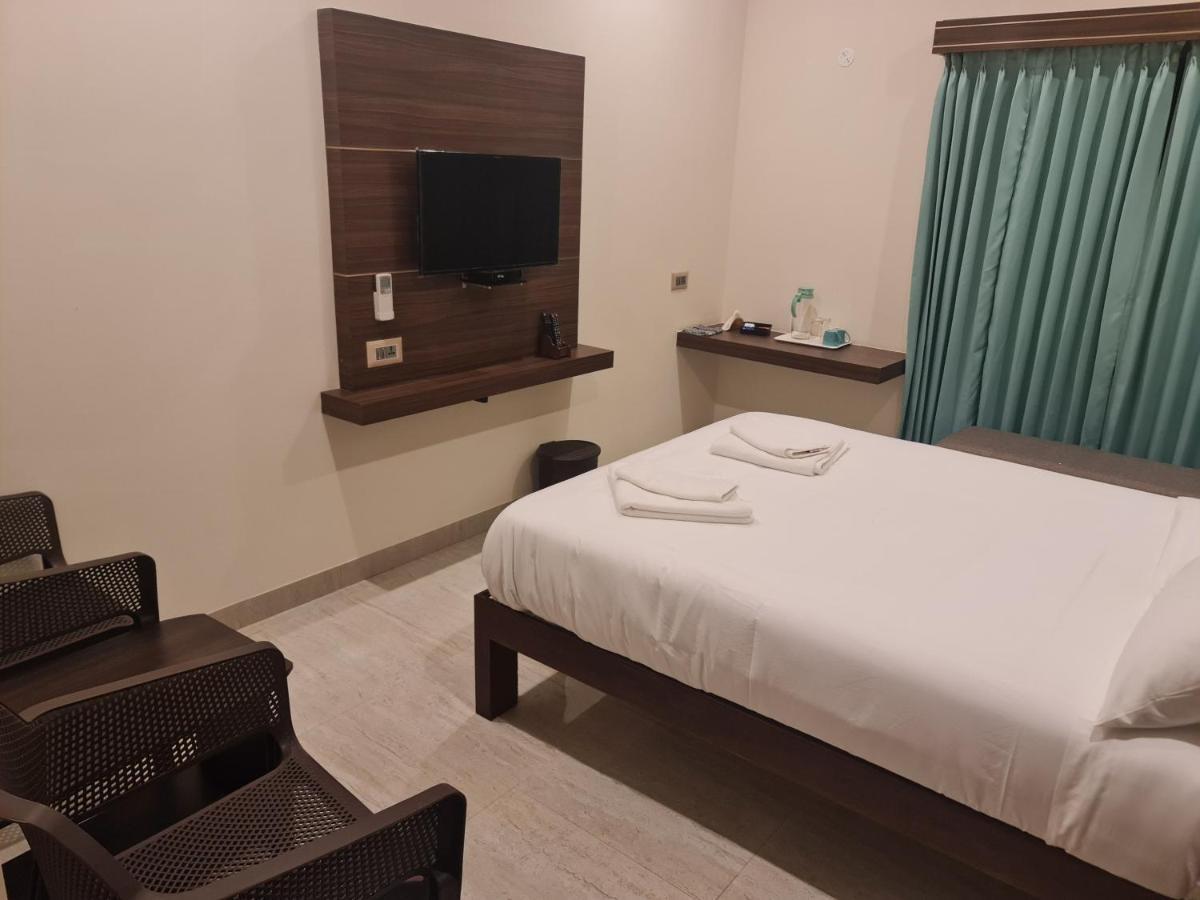 Minas Manor Hotell Tiruchirappalli Exteriör bild