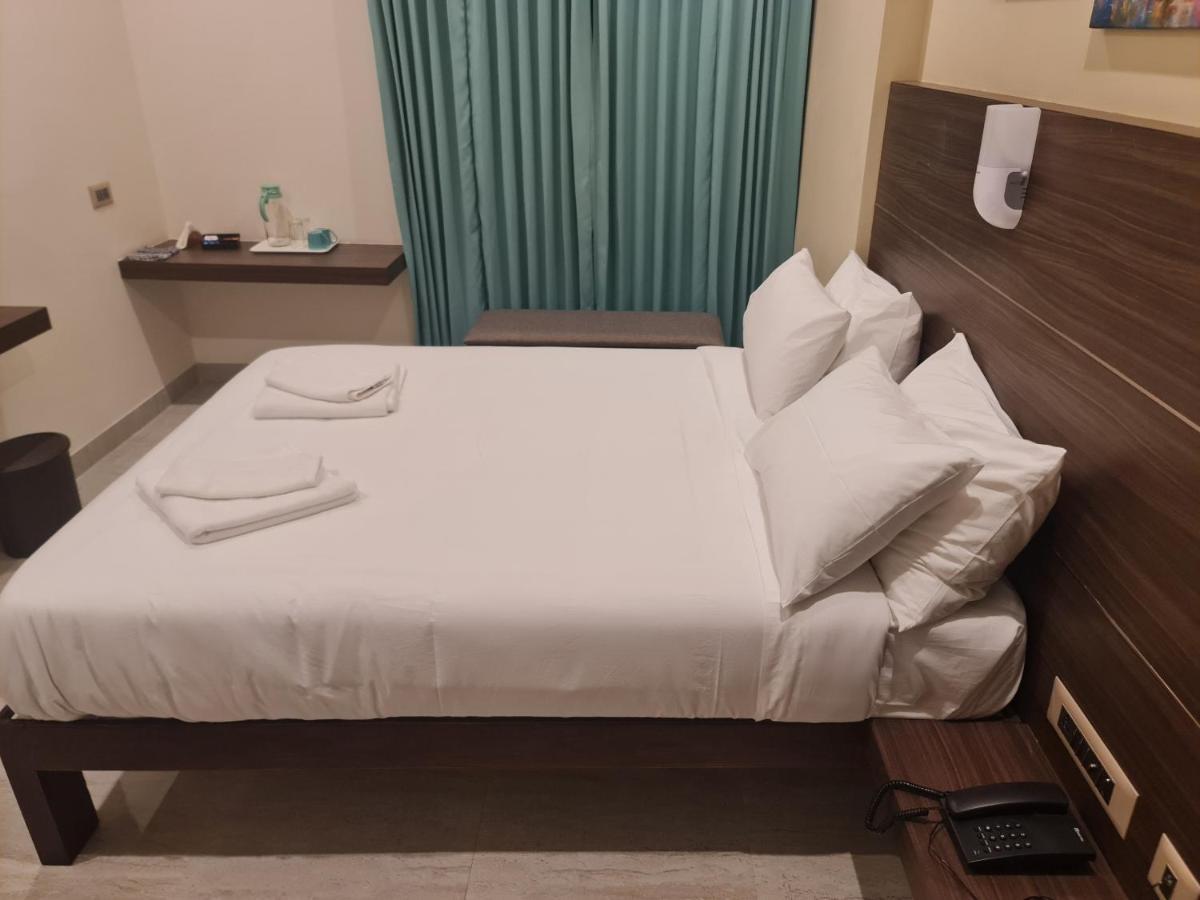 Minas Manor Hotell Tiruchirappalli Exteriör bild